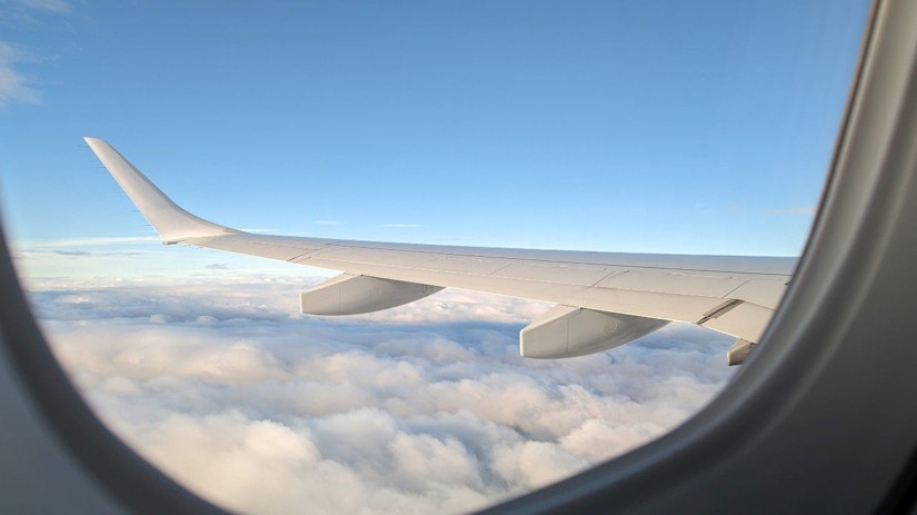 Blick aus einem Flugzeugfenster.